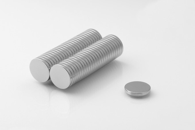 Magnete al neodimio cilindro diam.12x9 N 80 °C, VMM7-N42